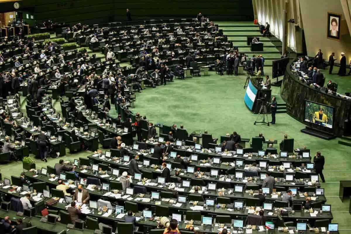 مجلس با تعطیلی شنبه ها موافقت کرد