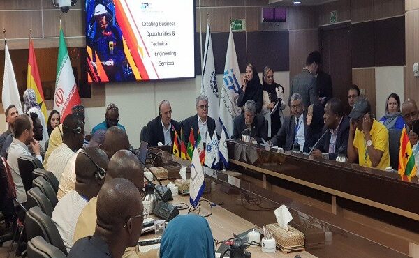 حضور نماینده شرکت فولاد خوزستان در نشست مشترک تجاری ایران با آفریقا