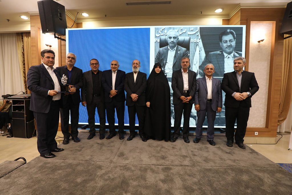 درخشش هنگام در همایش مدیر سال صنعت پتروشیمی به عنوان طرح برتر سال ۱۴۰۲ صنعت پتروشیمی