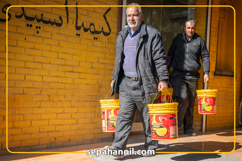 روغن موتور اسپیدی در پایانه‌های امیرکبیر و شرق اصفهان عرضه می شود