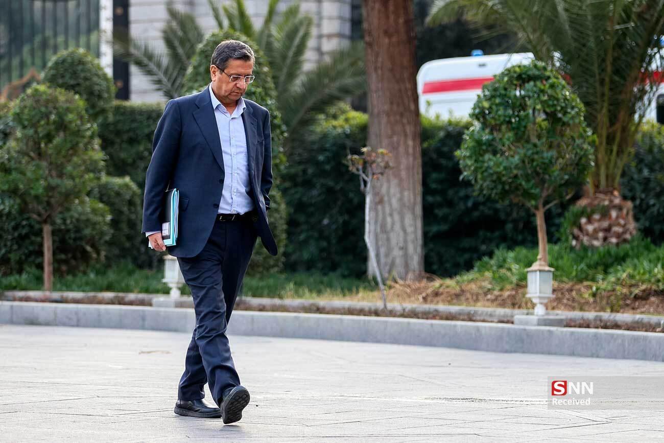 تأثیر استیضاح همتی بر بازارهای مالی ایران/ نوسانات ارز و بورس پس از تغییرات مدیریت