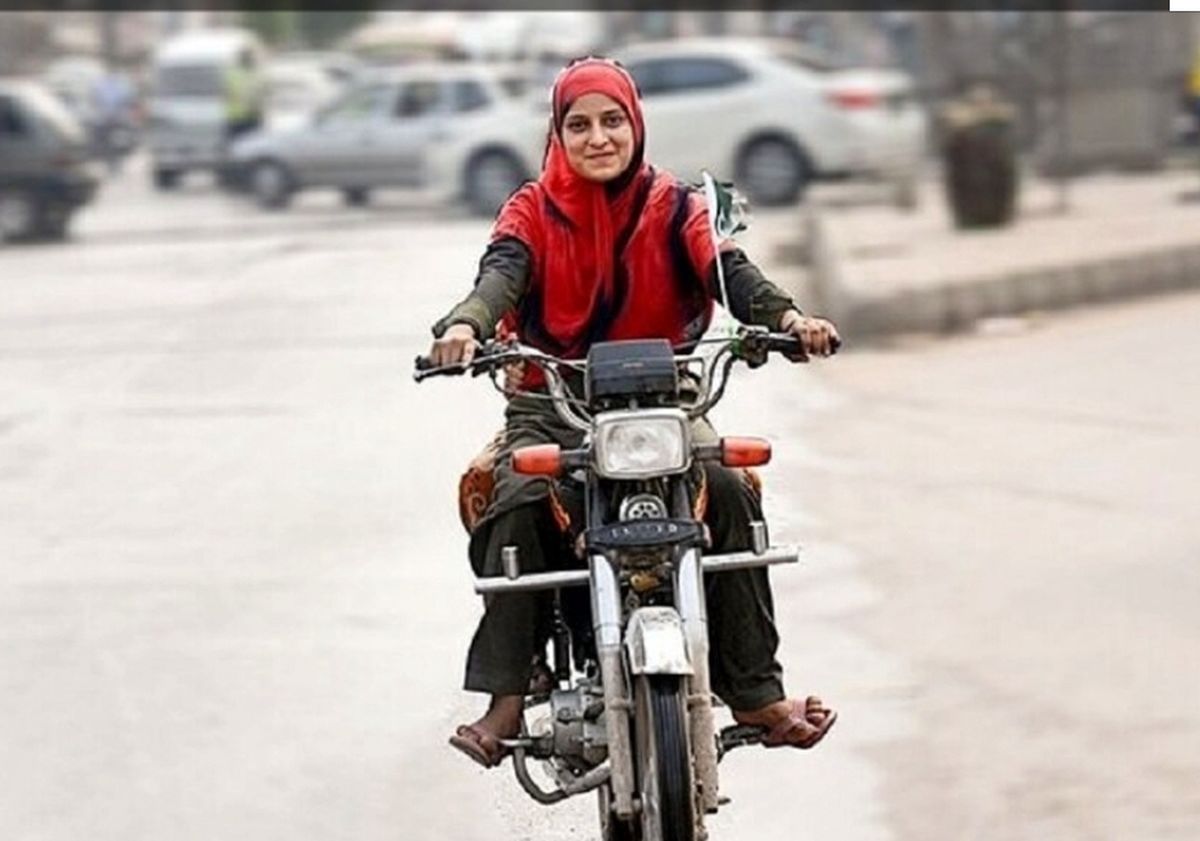 دولت موافق صدور گواهینامه موتورسیکلت برای بانوان است+فیلم