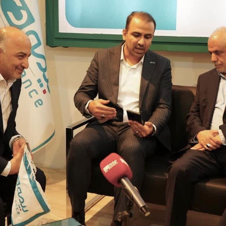 بازدید معاون رییس جمهور از غرفه بیمه دی/ اپلیکیشن «دیدار» برای عموم فراگیرتر شود