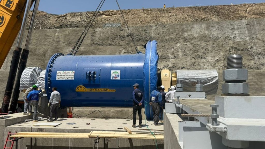 نصب نخستین دستگاه بالمیل در پروژه احداث کارخانه استحصال طلای سقز 2 نصب نخستین دستگاه بالمیل در پروژه احداث کارخانه استحصال طلای سقز 2