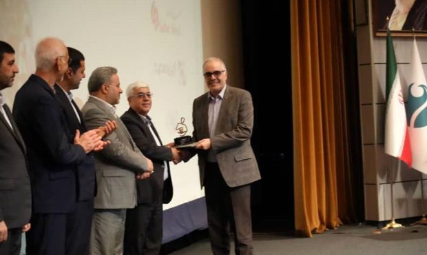 ایمپاسکو تندیس سمپوزیوم فولاد ۱۴۰۴ دریافت کرد ایمپاسکو تندیس سمپوزیوم فولاد ۱۴۰۴ دریافت کرد