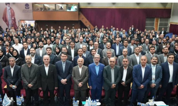 نقش شبکه فروش در توسعه فرهنگ بیمه بیبدیل است / ۵۳ همت فروش؛ بیمه دی در مسیر افتخار نقش شبکه فروش در توسعه فرهنگ بیمه بیبدیل است / ۵۳ همت فروش؛ بیمه دی در مسیر افتخار