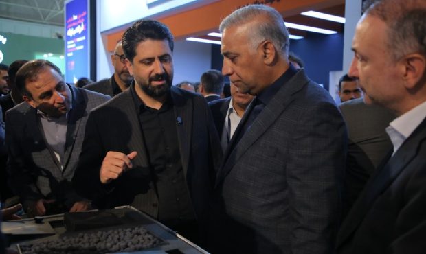 بازدید مدیرعامل ساتا از غرفه فولاد غدیر نی‌ریز در نمایشگاه متافو