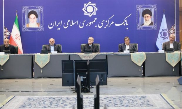 رییس جمهور راهی بانک مرکزی شد رییس جمهور راهی بانک مرکزی شد