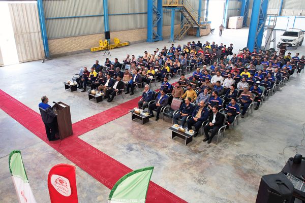 مراسم تجلیل از کارکنان نمونه شرکت صنایع و آهن فولاد سرمد ابرکوه در روز کارگر