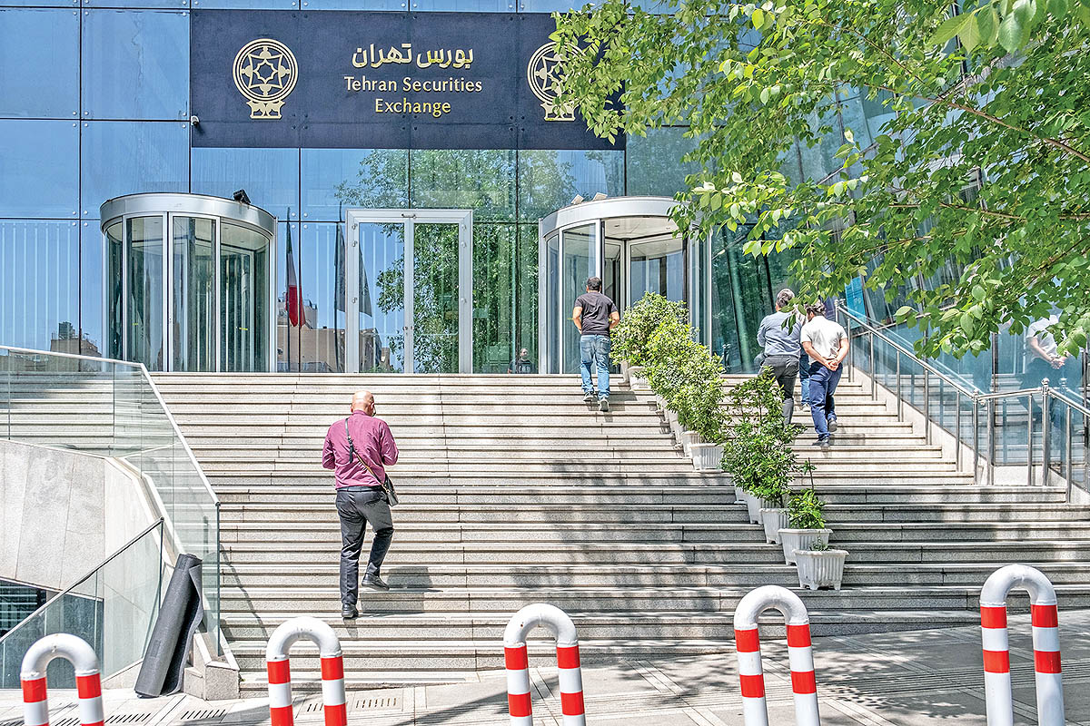 سهامداران میان امید به احیای معاملات و نگرانی از شوک فروش