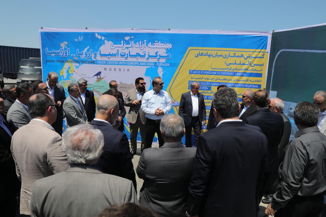 بازدید اعضای اجلاس نقشآفرینی اتاقهای بازرگانی کشور از بندر کاسپین