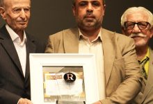 تندیس و لوح ویژه «ارتباطات رسانهای در بحران» به بیمه دی رسید