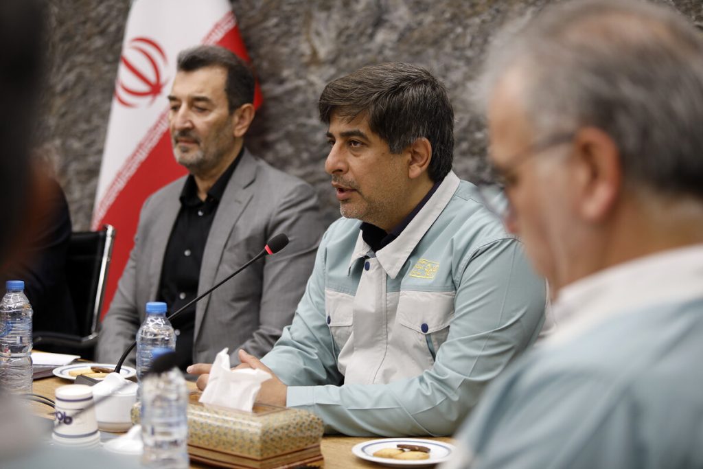 بازسازی و تنظیم بازار را به صورت همزمان در ایام جنگ پیش بردیم