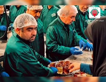 افتخار خادمی مدیرعامل شرکت آهن و فولاد ارفع در حرم امام رضا (ع)