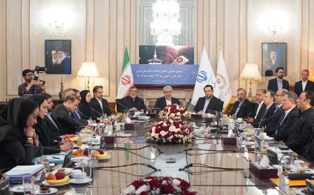 مجمع سالانه بانک ملی ایران با حضور وزیر اقتصاد برگزار شد