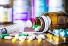 بازار دارو در شوک قیمتهای نجومی / بیماران برای خرید داروهای ۳۰۰ میلیون تومانی چه میکنند؟